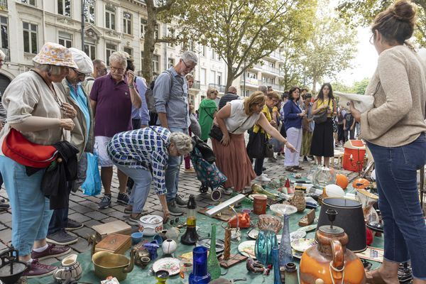 Lampe, petite décoration... Étudiants et jeunes actifs attendent impatiemment la braderie de Lille pour meubler leur nouveau logement.