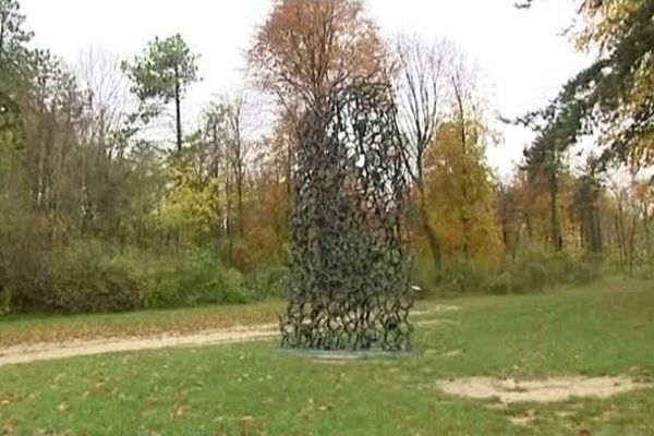 Mi-août, la gigantesque stèle du Mémorial de Craonne (02) a été emportée par des voleurs.