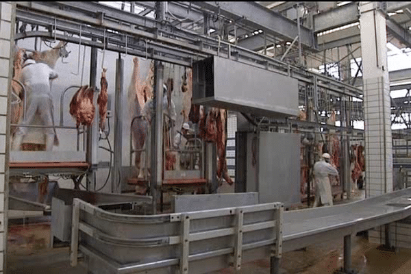 L'abattoir de Cherbourg voit sa vie prolongée par une aide financière de la Région et du syndicat mixte.