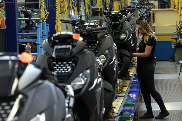 L'usine Peugeot Motocycles était détenue jusqu'à présente à 51% par le groupe indien Mahindra. 