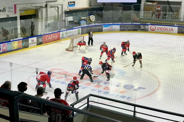 Les Drakkars de Caen n'ont jamais réussi à prendre l'avantage au score contre les Dogs de Cholet. 