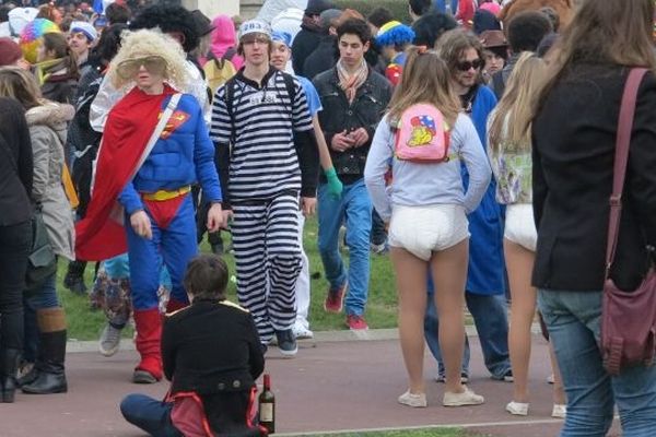 Le Carnaval des étudiants 2013 sur la fac de Caen