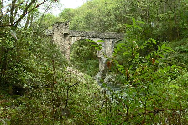 Le Pont de diable de Montoulieu est l'une des légende ancienne qui se transmet en Ariège.