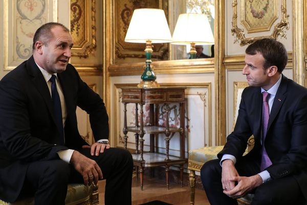 Le Président Bulgare Roumen Radev reçu à l'Elysée par le Président Français Emmanuel Macron, à Paris, le 4 Décembre 2017.