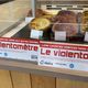 Pour lutter contre les violences faites aux femmes, une centaine de boulangeries de Haute-Vienne affiche des messages de prévention. Des "violentomètres", outil aidant les victimes à identifier les différents types d'agressions, sont également imprimés sur les sacs à pain.