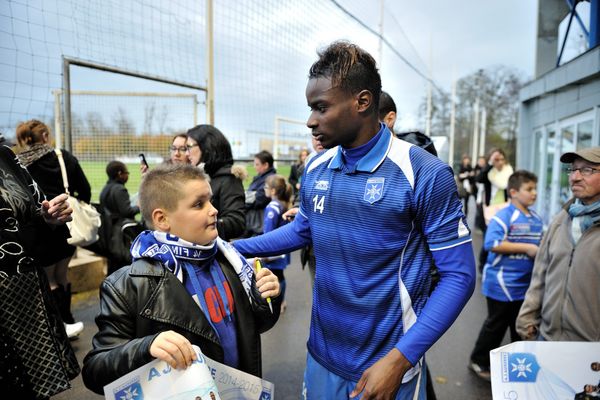 Francois-Xavier Fumu Tamuzo lors de son passage à l'AJ Auxerre entre 2013 et 2019.