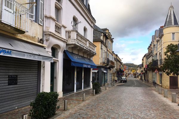 Un an après le mouvement des Gilets Jaunes, la crise sanitaire a plongé les commerces dans la fragilité