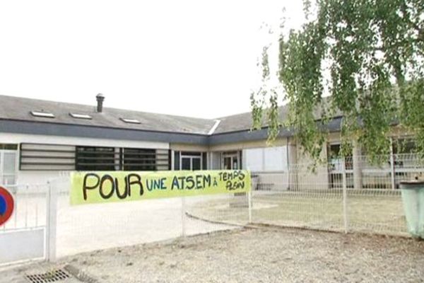 Ecole occupée à Donnery (Loiret)