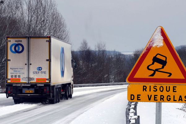 La neige est attendue, épaisse, lourde et collante, à partir de 3h du matin sur les reliefs ardéchois ce dimanche 13 mai.