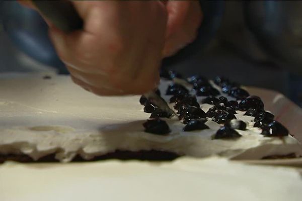 Le cuisinier a misé sur un repas rapide à envoyer afin de limiter l'attente. 