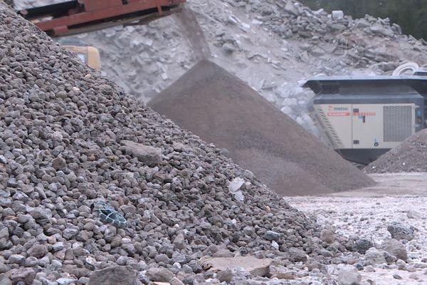 Les gravats du BTP sont transformés en sable, en graviers et en matériaux pour empierrements.