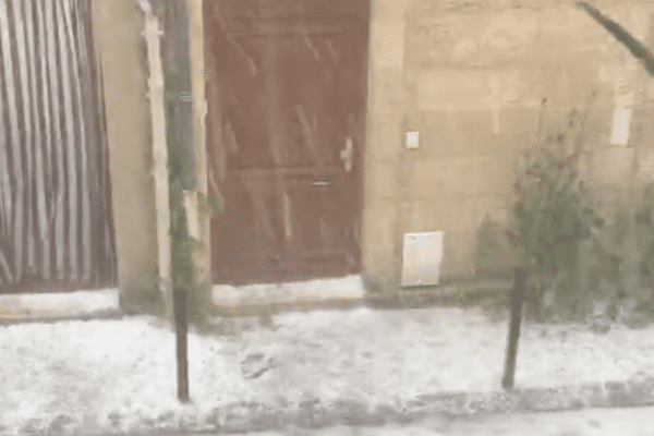 Les rues transformées par la grêle, les toits et les caves ont souffert