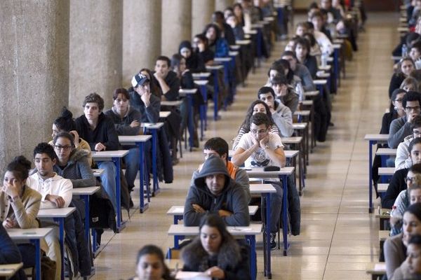 Les élèves de terminale doivent émettre en ligne leurs voeux d'études post-bac depuis ce mardi 20 janvier.
