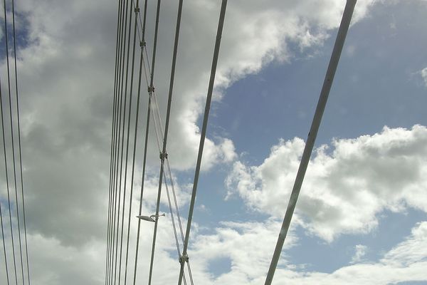 Le Pont de Normandie entre nuages et éclaircies, ce JEUDI.