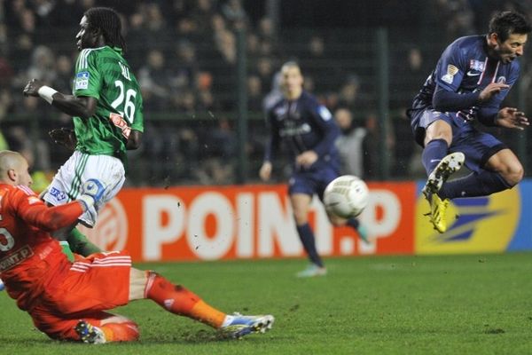 Le gardien de l'équipe de Saint-Etienne Stéphane Ruffier a stoppé le tir au but de Thiago Silva, un arrêt qui s'est avéré décisif.