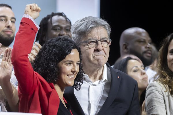 Manon Aubry avec Jean-Luc Mélenchon, le 25 mai 2025, en meeting pour les européennes à Aubervilliers.