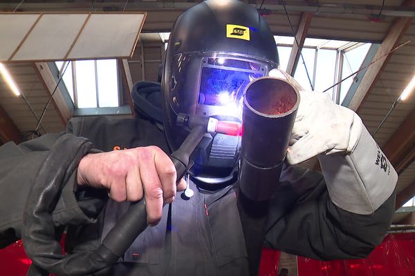 Anthony Lemaire est apprenti soudeur au lycée de l'Europe à Dunkerque. Une formation lancée en partie par EDF, qui recherche des travailleurs pour son site de Gravelines.