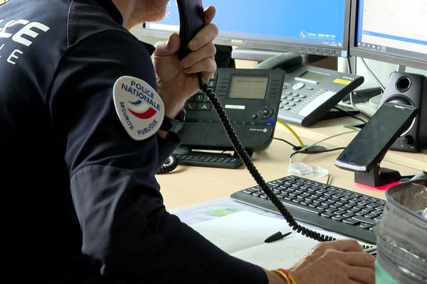 Au commissariat de Rennes, les policiers traitent chaque jour entre 7 et 10 affaires de violences faites aux femmes.