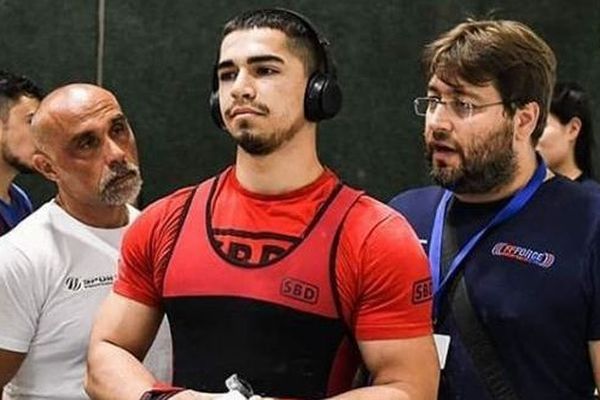 Medhi Sahari obtient la médaille d'or en catégorie des - 74 kg, junior avec une barre à 180kg. aux championnats d'Europe - août 2019.