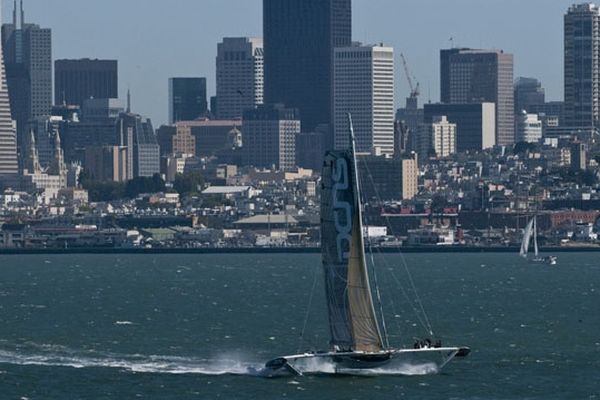 L'hydroptère dans la baie de San Francisco