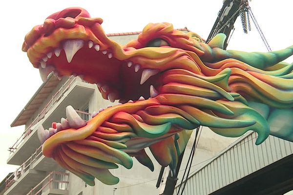 Ce dragon articulé sera situé sur le char représentant la grande muraille de Chine.