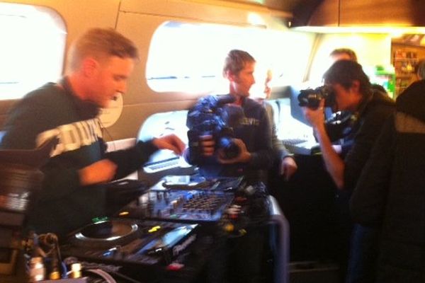 Concert dans la voiture bar du TGV pour les Transmusicales de Rennes