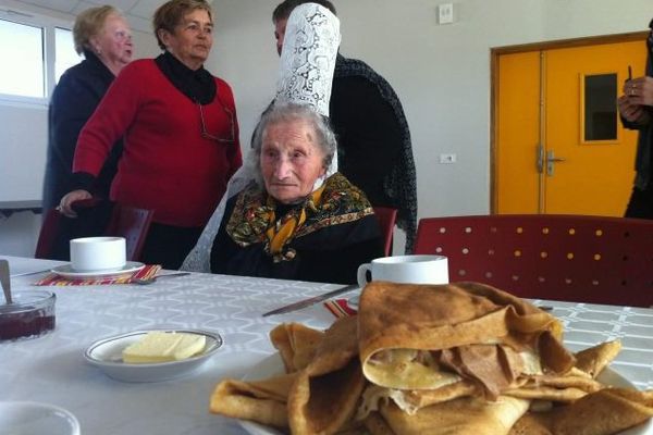 Une fête d'anniversaire à Léchiagat (29) pour les 100 ans de Marie Pochat