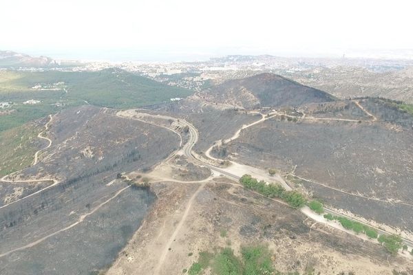 Photo prise par le drone du SDIS 13 ce dimanche de la zone du départ du feu de la Gineste 