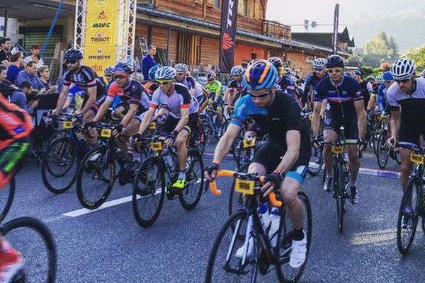 Vague humaine au départ de l'Etape du Tour à Megève