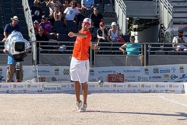 32e de finale du mondial la Marseillaise à pétanque, Rocher contre Ribeiro.