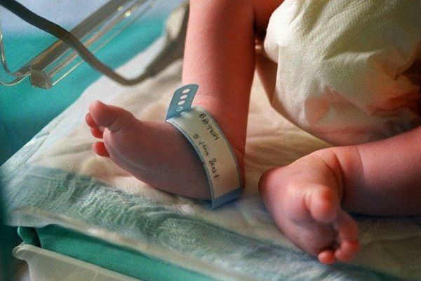 Selon le personnel de la maternité, il faut 54 minutes pour aller à la maternité la plus proche, à Cavaillon, alors que l'ARS (agence régional de santé)  affirme qu'il
faut 30 minutes. 