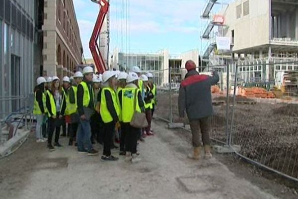 Sur deux jours, 700 jeunes se sont succédé sur le chantier de la citadelle d'Amiens.