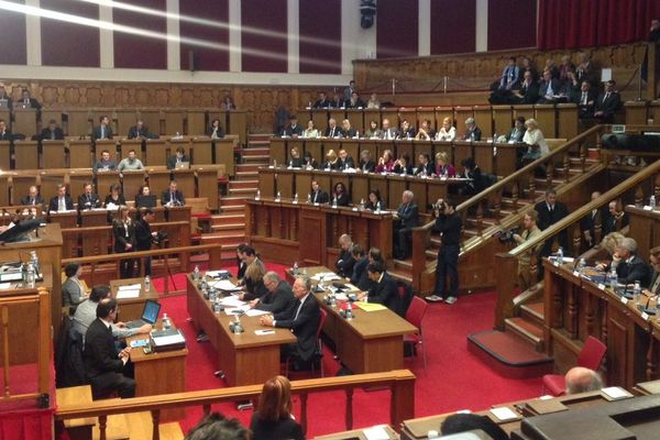 Le conseil se tient ce lundi au CUM et non en mairie centrale de Nice.