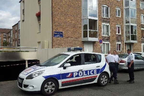 L'entrée du parking où a eu lieu l'incendie