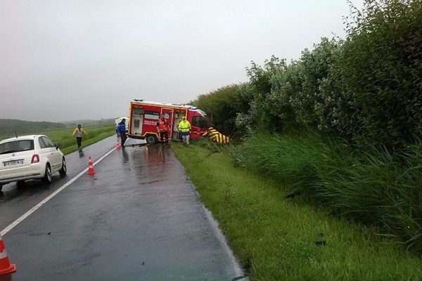 Un véhicule de secours percute une voiture à Graye-sur-Mer (14)