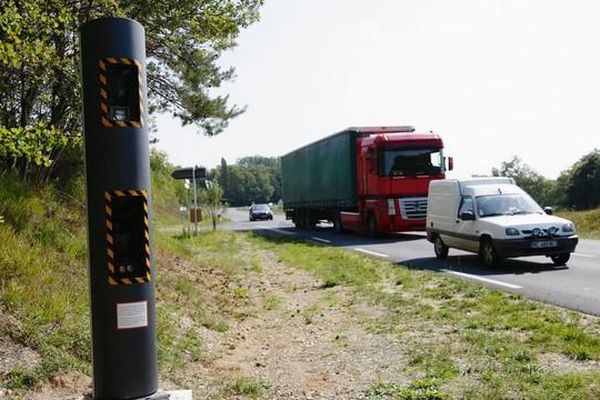 Ce radar sait faire la différence entre un camion et une voiture dont les vitesses limites sont différentes