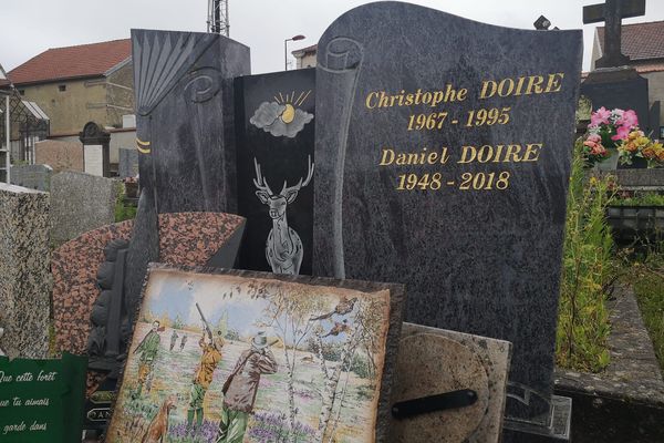 Le corps de Christophe Doire, un chasseur retrouvé décapité en 1995, repose au Vernet, dans l'Allier.