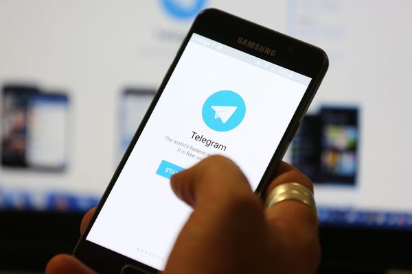 Les personnes mises en examen communiquaient via la messagerie cryptée Telegram