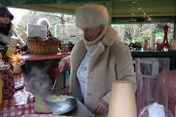 Véronique Lemesle, gérante du kiosque de crêpes sur le Champs-de-Mars