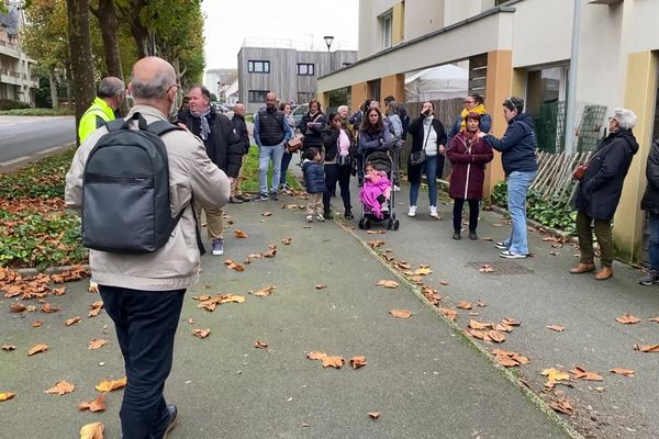 Les élus et les habitants arpentent le quartier afin de signaler notamment ce qui pourrait y être amélioré.