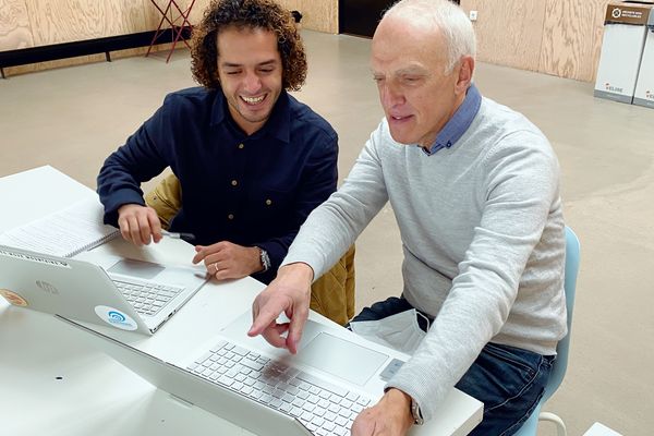 Abdelhalim Ahenchi et son mentor de Duo for a Job, Didier Fouquet.