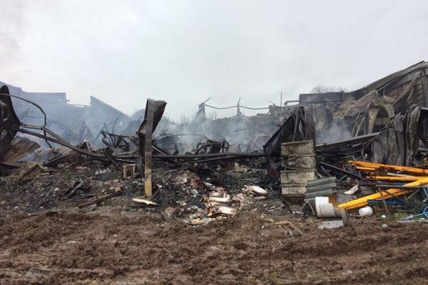 Les dégâts du violent incendie chez Technature au Relecq Kéruhon (29) sont importants