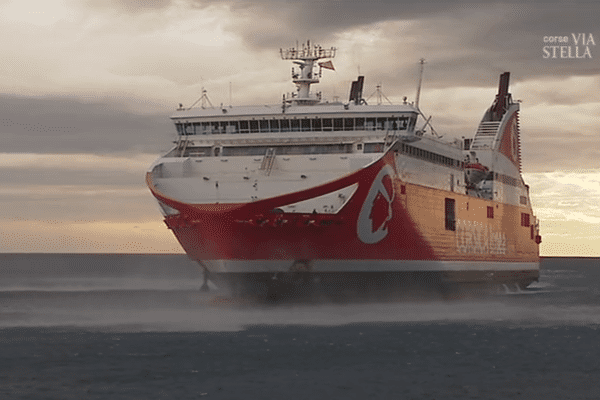 Samedi 30 décembre déjà, un vent violent avait retardé plusieurs ferrys dans le port de Bastia.