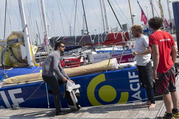 La flotte de la Solidaire du Figaro réfugiée dans le port de La Corogne