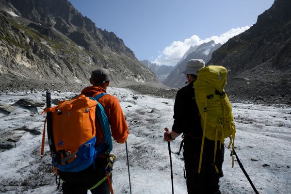 Deux alpinistes sur la Mer de Glace à Chamonix (Haute-Savoie) le 16 septembre 2019.