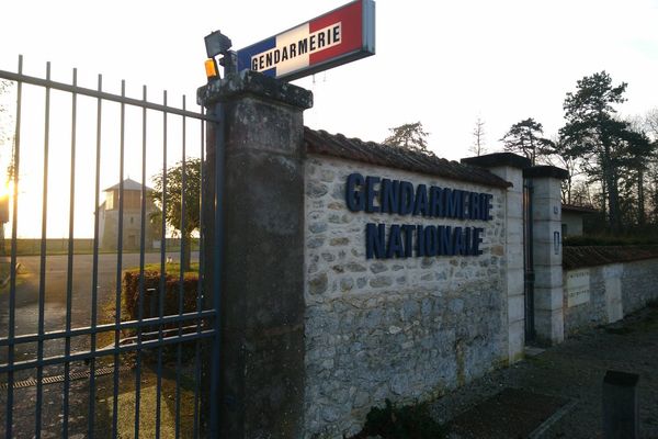 La brigade de gendarmerie de Marchenoir recherche les victimes de vols ayant eu lieu cimetière communal de Oucques