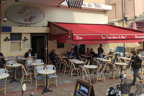 En Corse, comme ailleurs, les bars et restaurants ont rouvert ce mardi 2 juin, date de l'entrée en vigueur de la phase 2 du déconfinement. 