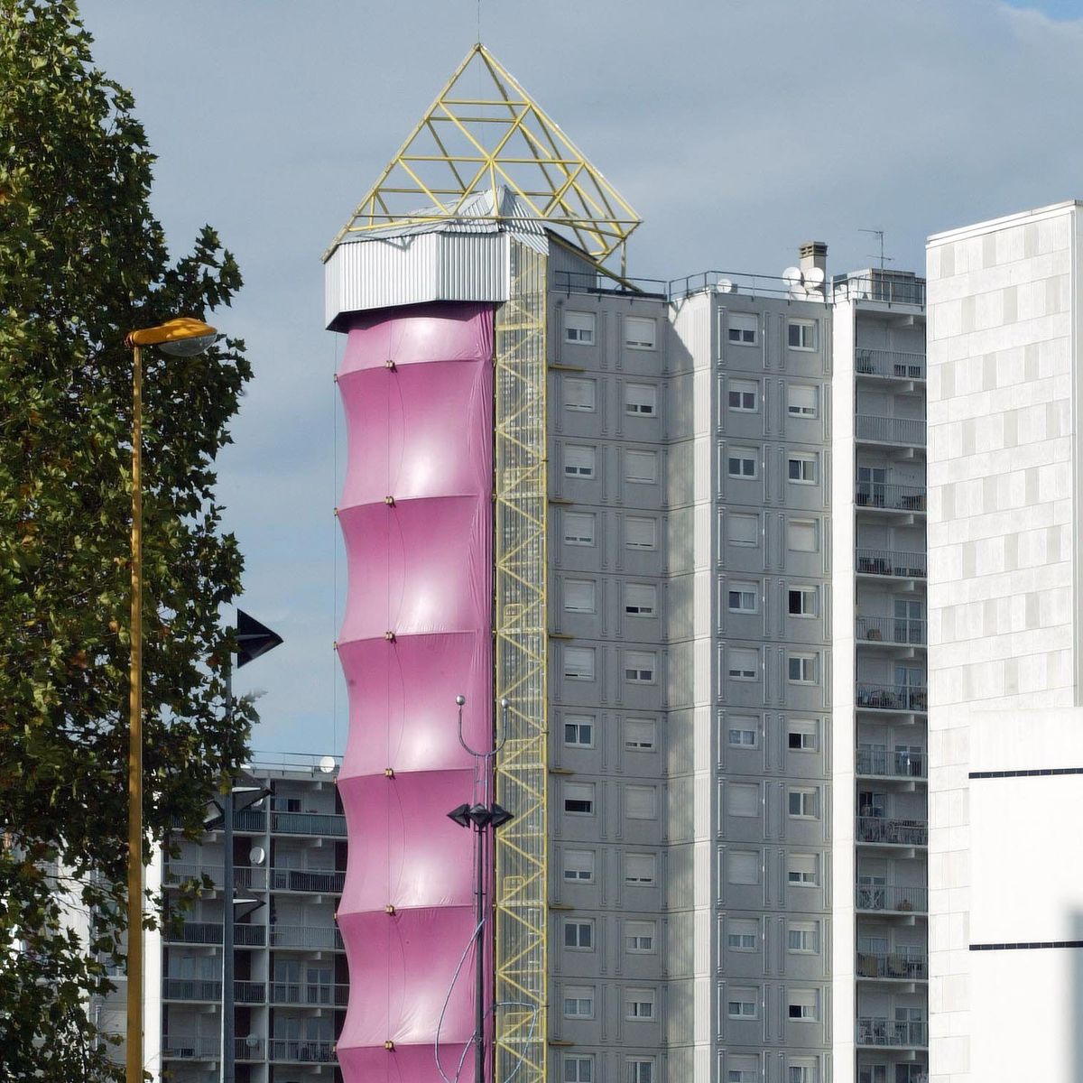 Chute Mortelle D Un Collegien Depuis Un Mur D Escalade A Vaulx En Velin Un Professeur D Eps Condamne