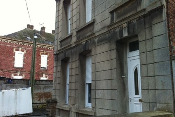 La famille habitait cette maison à Caudry