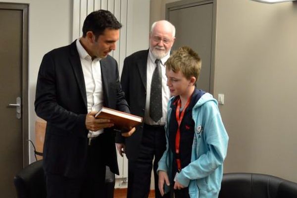 Maximilian accompagné de son père rencontre le président de l'université de PerpignanFabrice Lorente